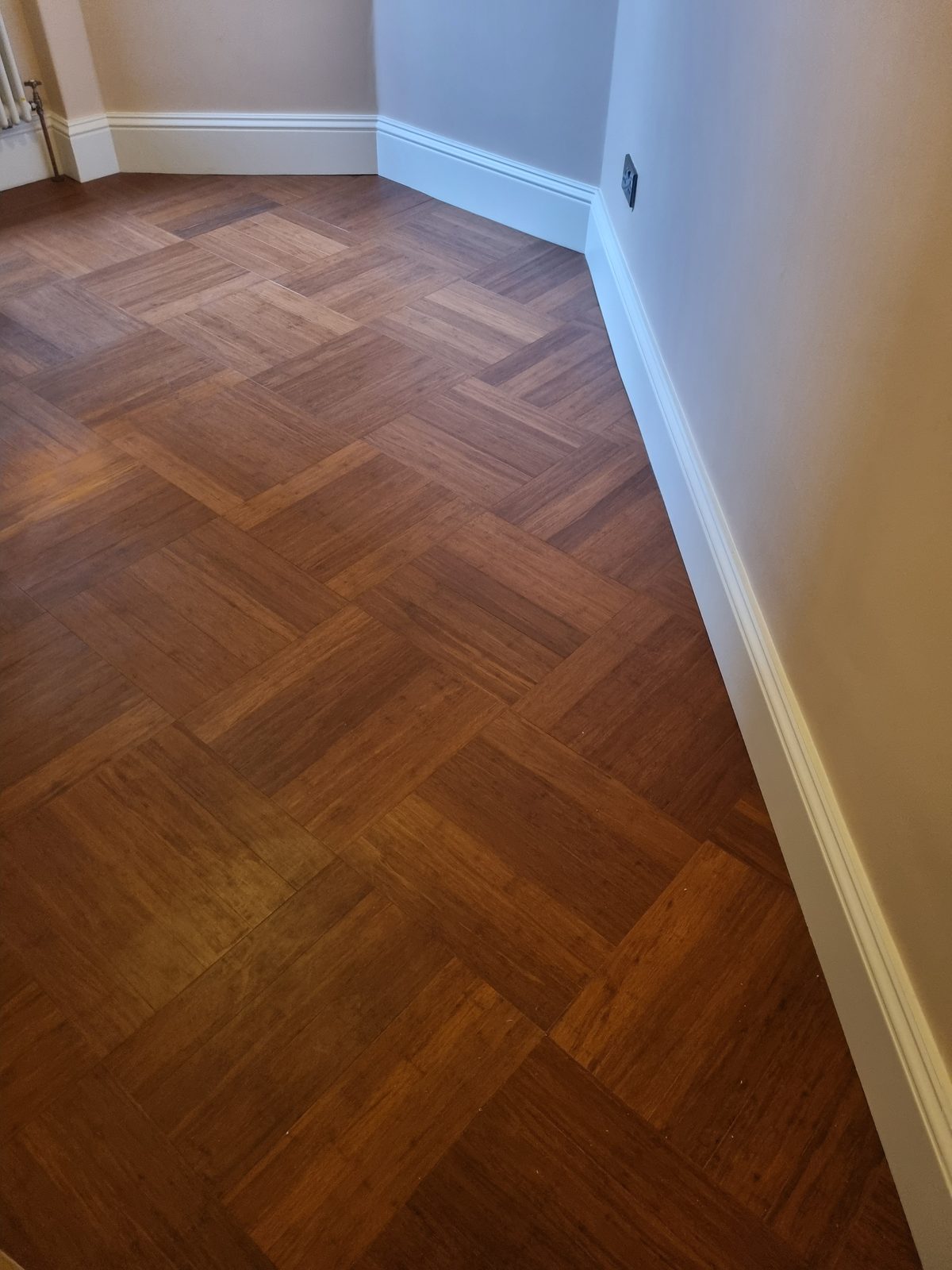 Hallway. Oak doors, original profile skirtings.